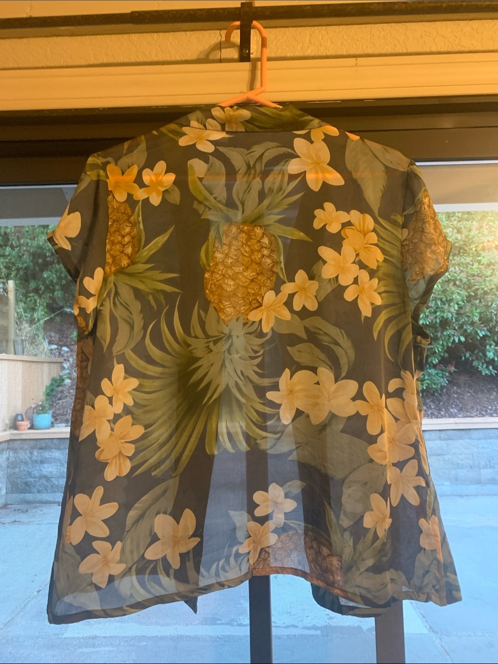 Tommy Bahama 100% Silk  Tropical Pineapple & Plumeria Print Short Sleeve - Picture 6 of 8